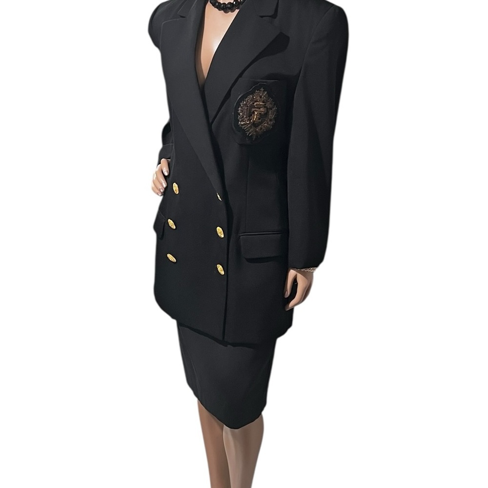 Chic Black Blazer with Gold Accents Vintage Y2K Trending, Stunningly Gorgeous☑️ - Picture 9 of 12